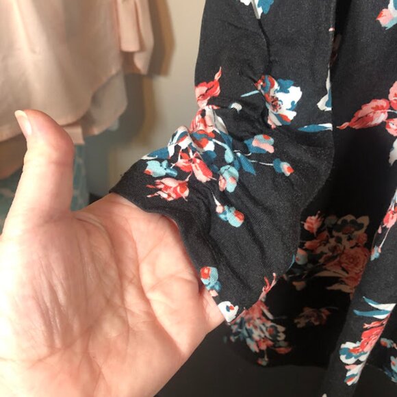 Kim Rogers Size XXL Tunic top- black with floral design - Picture 7 of 15